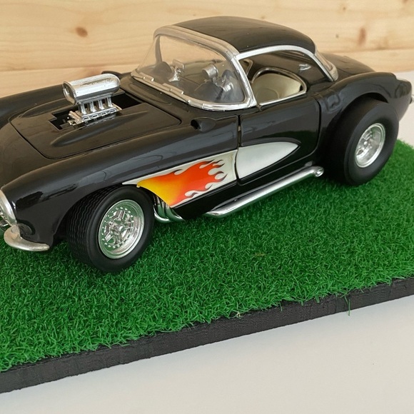 Road Legends 1957 Chevrolet Corvette Gasser 1:18 Diecast Car Black Hot Rod Flame - Picture 9 of 14